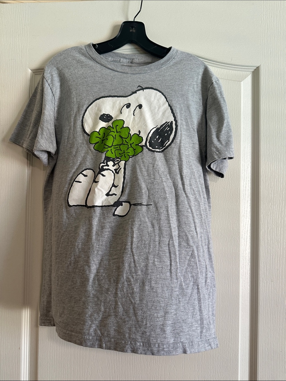Snoopy Vintage PEANUTS Graphic Tee with Green Clover
